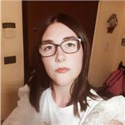 Studentessa impartisce lezioni di aiuto compiti per elementari e medie di tutte le materie scolastiche